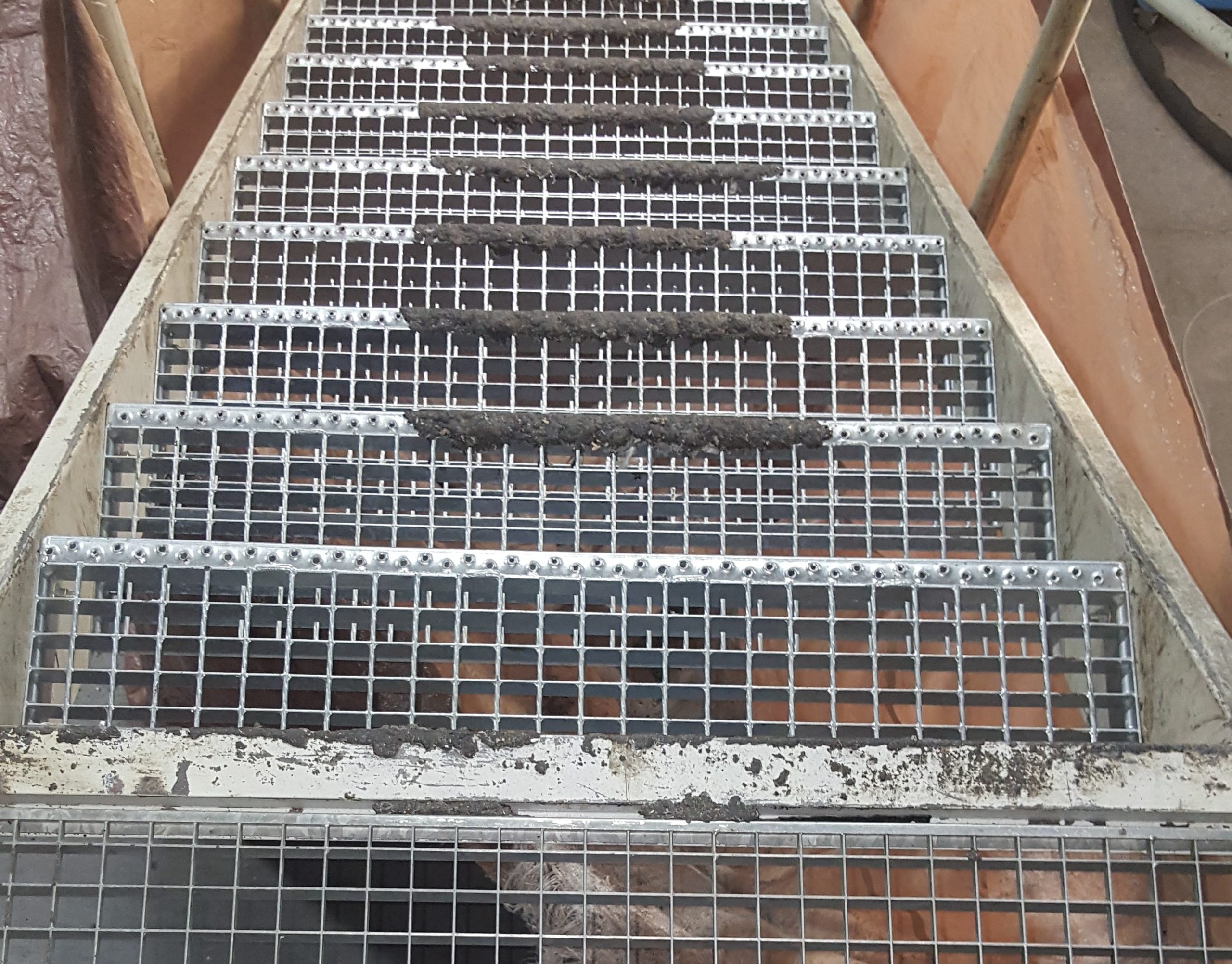 22 – Dry Ice Blasting – Adhesive Removal from Catwalks
